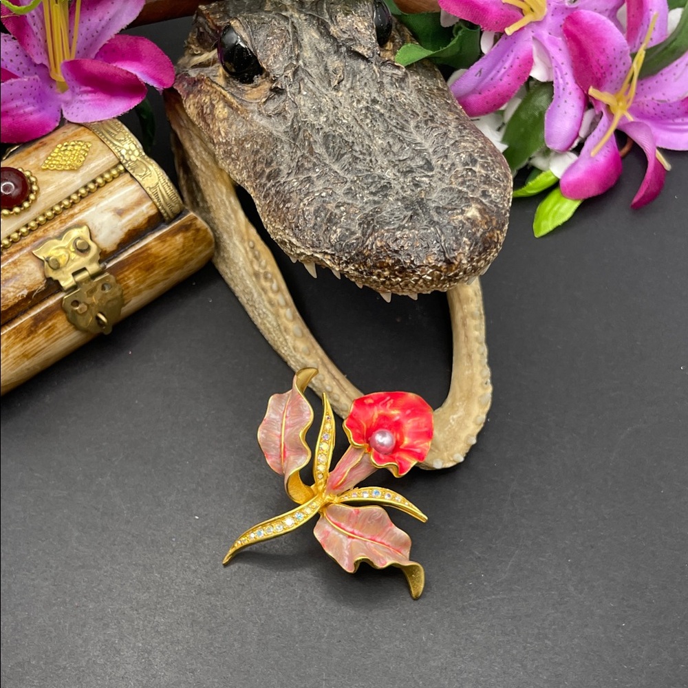 Joan Rivers iris brooch 🔥